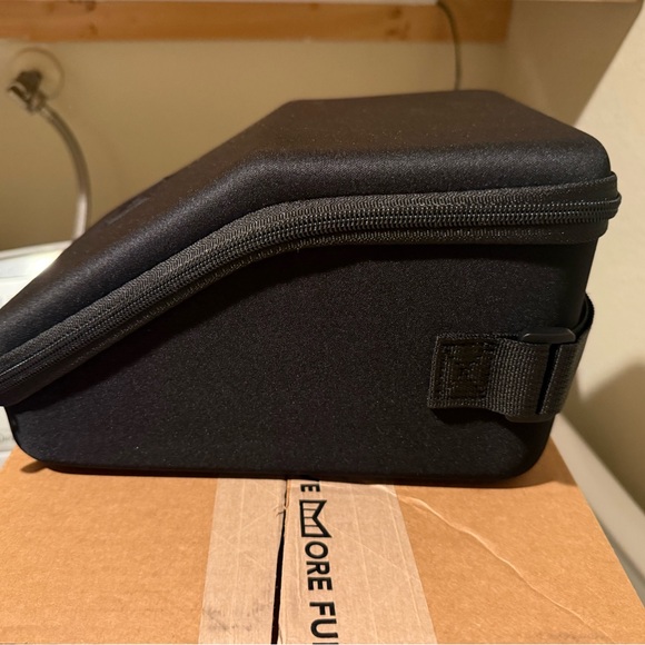 Melin Brand Black Hat Travel Case - Picture 4 of 7